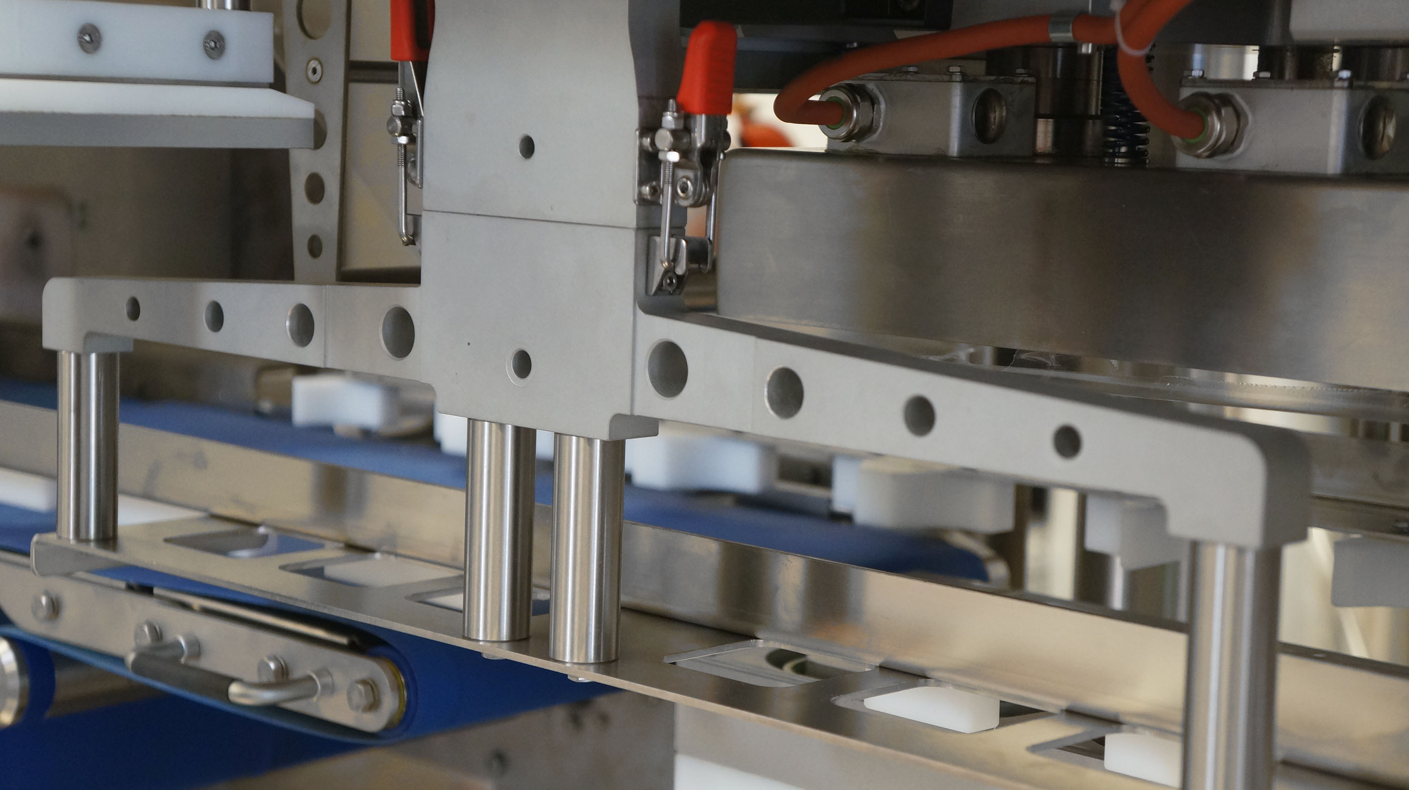 Tool-less changeover